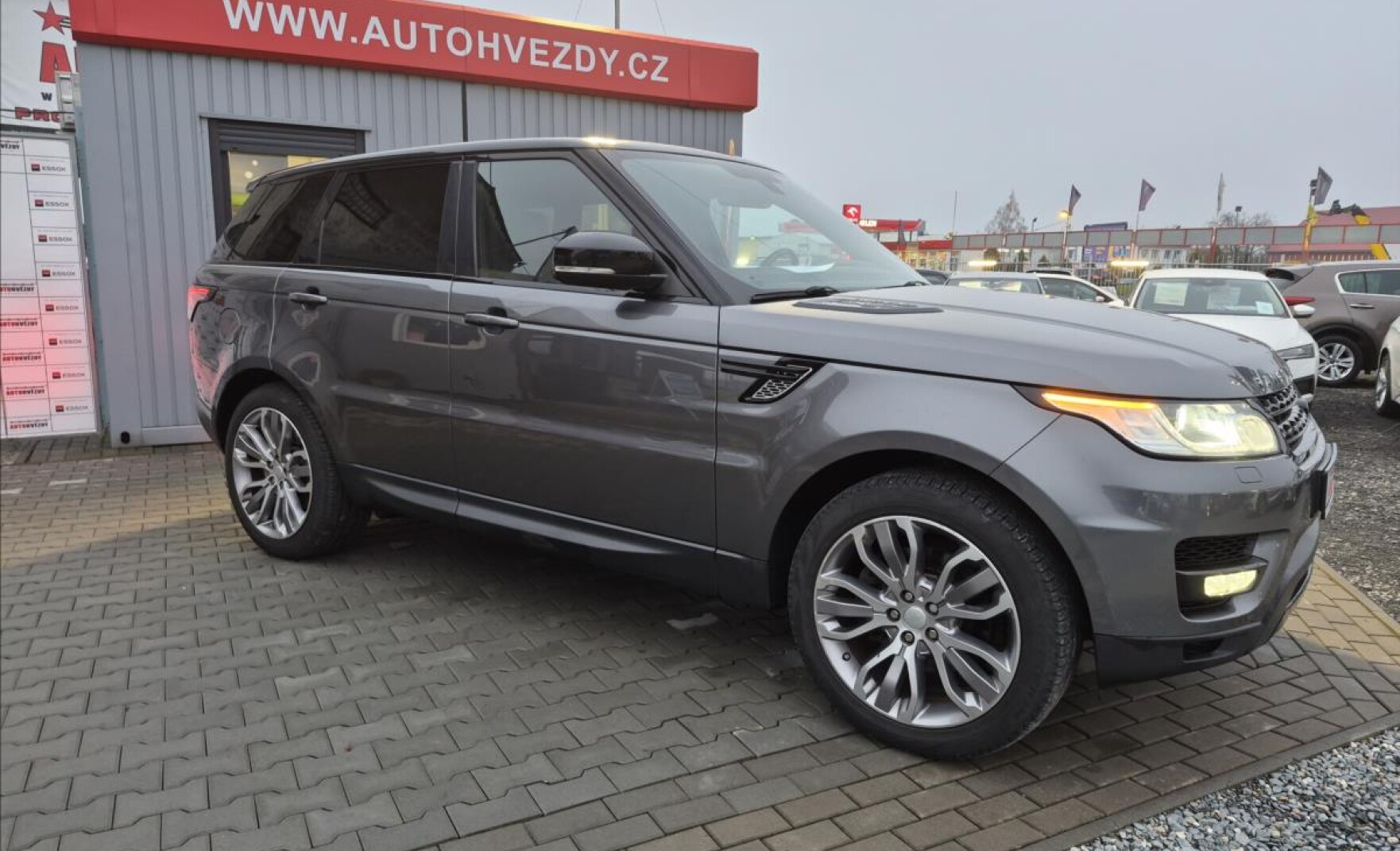 3,0 TDV6 AWD HSE 250PS S.KNIHA