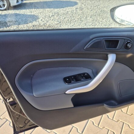 1,6 TDCI Titanium S.KNIHA