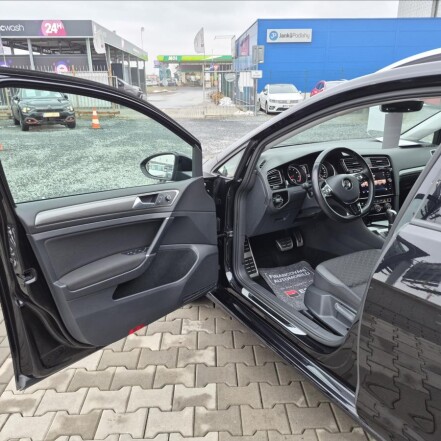 1,5 TSI VII DSG ACC NAVI S.KNIHA