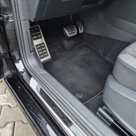 1,5 TSI VII DSG ACC NAVI S.KNIHA