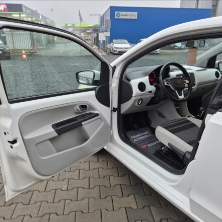 1,0 i Style 55kw KLIMATIZACE S.KNIHA