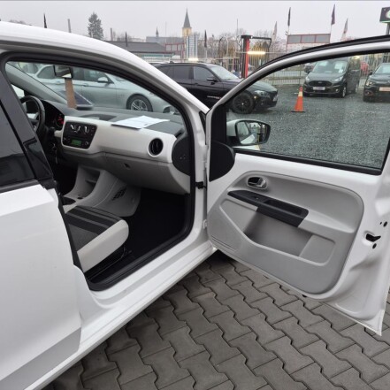 1,0 i Style 55kw KLIMATIZACE S.KNIHA