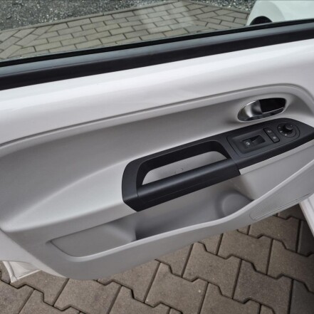 1,0 i Style 55kw KLIMATIZACE S.KNIHA