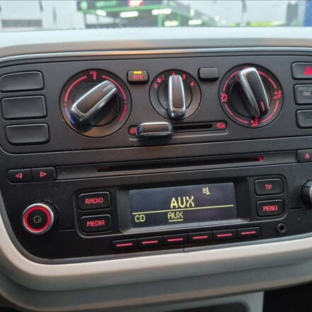 1,0 i Style 55kw KLIMATIZACE S.KNIHA