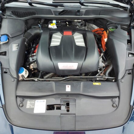 S 3.0 V6 HYBRID ČR S.KNIHA