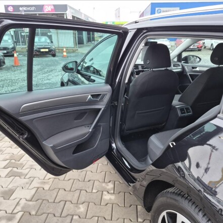 1,5 TSI VII DSG ACC NAVI S.KNIHA