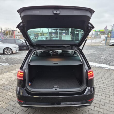 1,5 TSI VII DSG ACC NAVI S.KNIHA