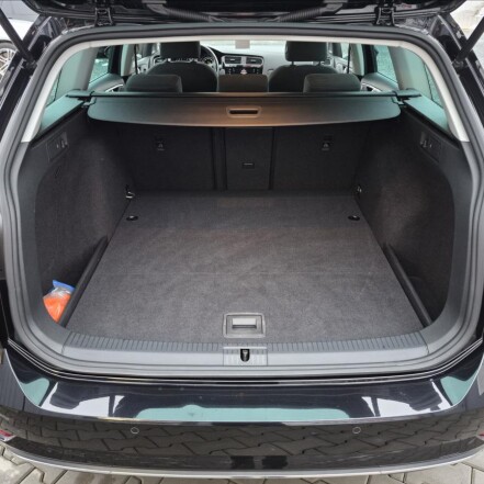 1,5 TSI VII DSG ACC NAVI S.KNIHA