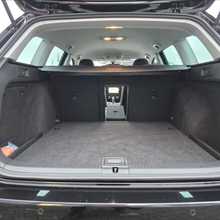 1,5 TSI VII DSG ACC NAVI S.KNIHA