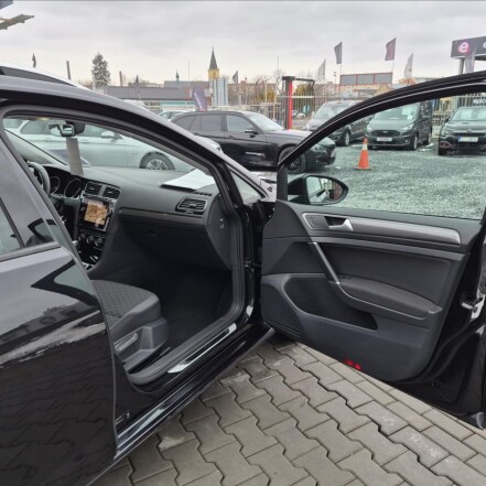 1,5 TSI VII DSG ACC NAVI S.KNIHA