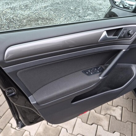 1,5 TSI VII DSG ACC NAVI S.KNIHA