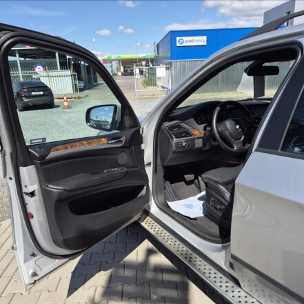 3,0 d 4x4 S.KNIHA REZERVACE