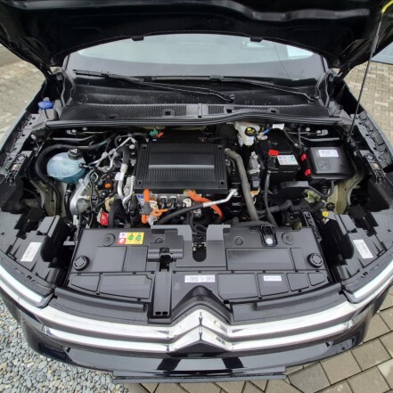 100kW SHINE PLUS SOH90% MAX VÝBAVA