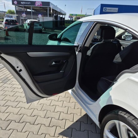 2,0 TDI R-Line DSG ČR 2.majitelka