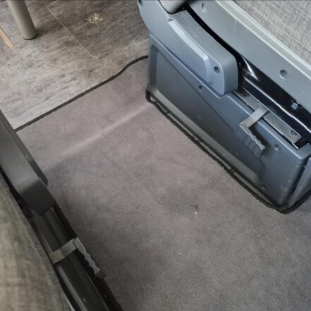2,2 MTJ AUTOMAT MOOVEO PLNÁ VÝBAVA
