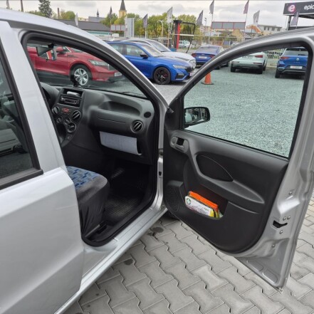 1,1 ACTIVE ČR 1.MAJITELKA S.KNIHA