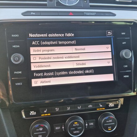 2,0 TDI B8 DSG7 Highline