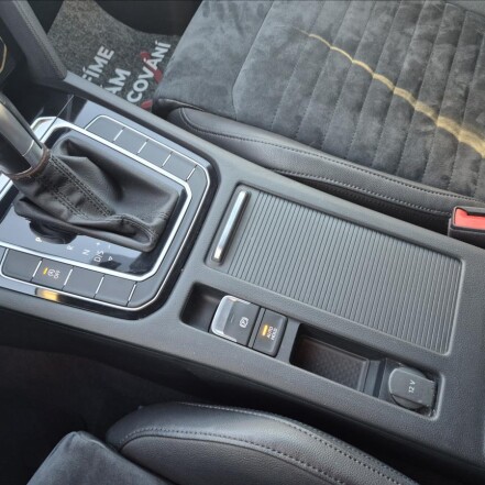 2,0 TDI B8 DSG7 Highline