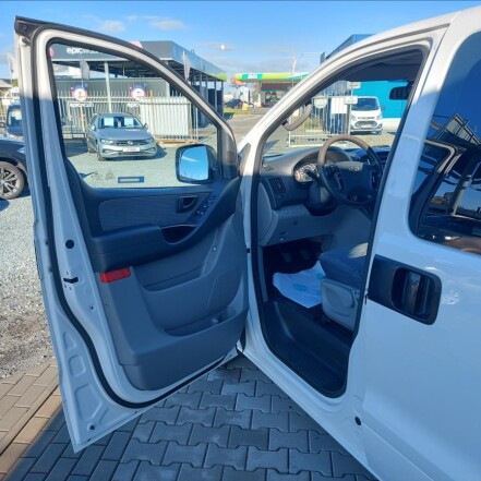 2,5 CRDi 6míst ČR 2.majitel S.KNIHA