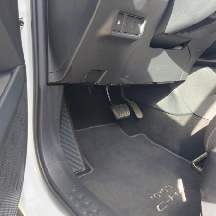 1,8 HYBRID E-CVT AUTOMAT ČR 1.majitel