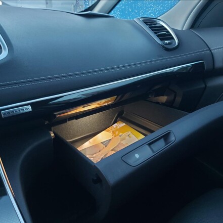 2,0 dCi 147kW 4Control Initiale Paris S.KNIHA