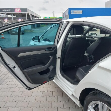 2,0 BiTDI 4x4 R-Line DSG ČR 1.MAJITEL