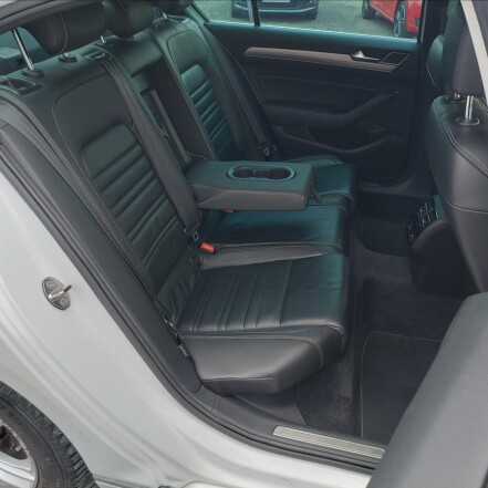 2,0 BiTDI 4x4 R-Line DSG ČR 1.MAJITEL