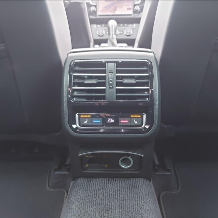 2,0 BiTDI 4x4 R-Line DSG ČR 1.MAJITEL