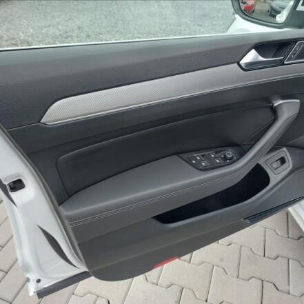 2,0 BiTDI 4x4 R-Line DSG ČR 1.MAJITEL