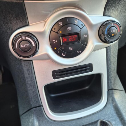 1,6 TDCI Titanium S.KNIHA