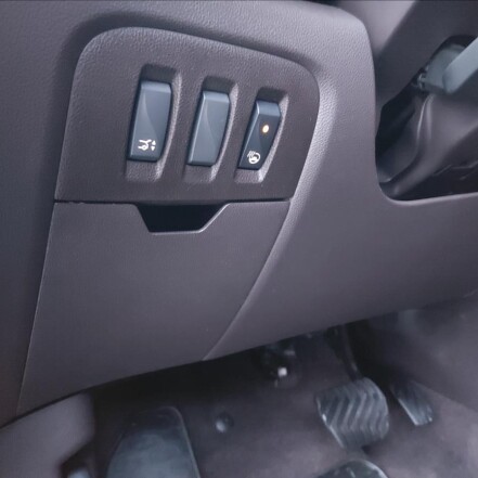 2,0 dCi 147kW 4Control Initiale Paris S.KNIHA