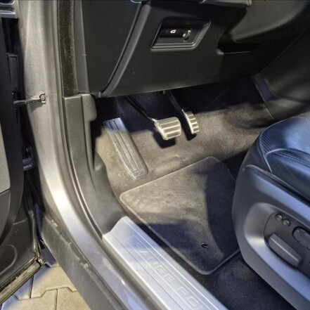 3,0 TDV6 AWD HSE 250PS S.KNIHA