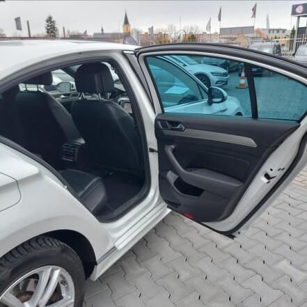 2,0 BiTDI 4x4 R-Line DSG ČR 1.MAJITEL