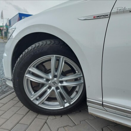 2,0 BiTDI 4x4 R-Line DSG ČR 1.MAJITEL