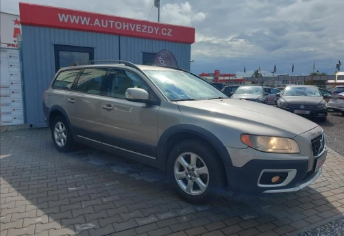 Volvo XC70 2,4 D5 AWD automat
